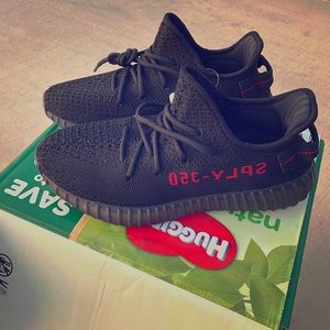 Yeezy Bred size 7
